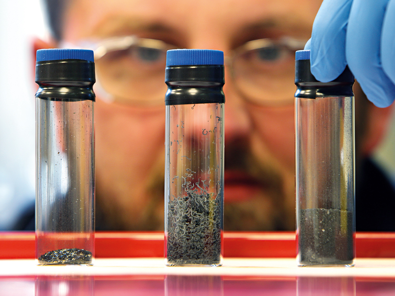 (L-R) Vials containing graphite, expanded graphite and graphene